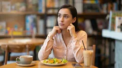 Como a temperatura das bebidas influencia o funcionamento do estômago: o que dizem os estudos